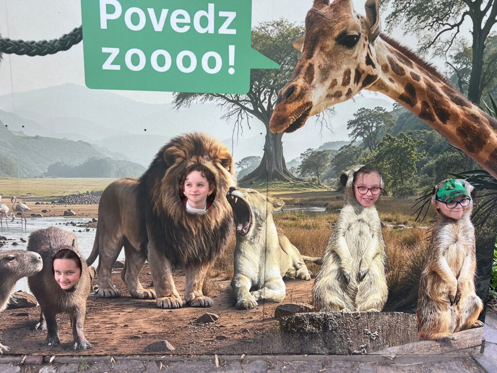 Streda patrila výletu do bratislavskej ZOO, kde ich okrem pozorovania zvierat vo výbehoch čakal aj zaujímavý workshop o vode.  
